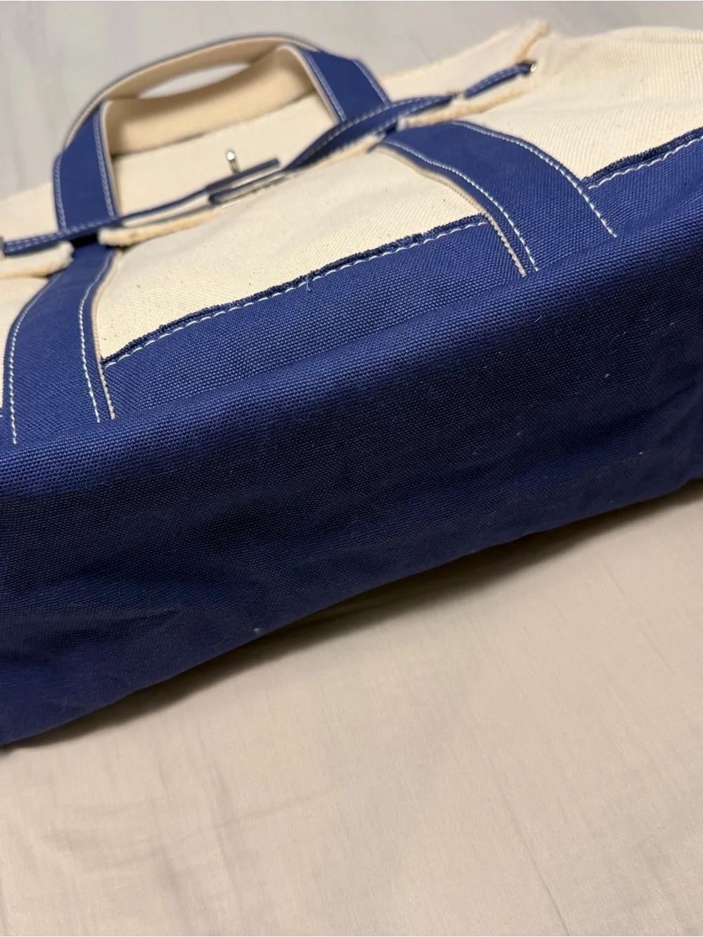 Viral Boatkin Bag in Navy Cream Color - Picture 3 of 4